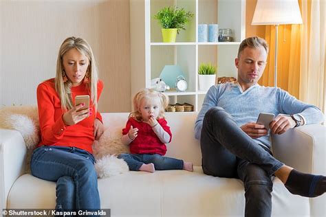 Children With Phone Obsessed Parents Are More Likely To Be Depressed