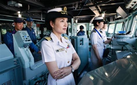 meet japan s first female warship captain 海上自衛隊 日本海軍 ウォリアープリンセス