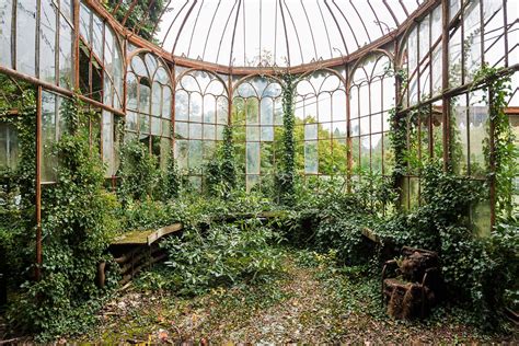 Abandoned Greenhouse 2048x1367 By Nicola Bertellotti • R