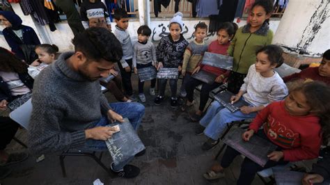 In Gaza Teacher Brings School To Displaced Children Dnyuz