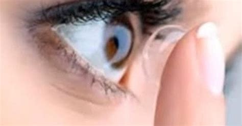 Doctor Removed 27 Contact Lenses From Womans Eye