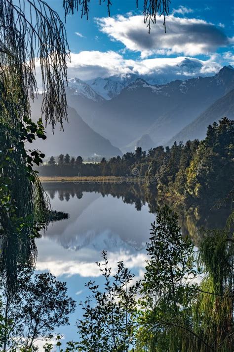 New Zealand S Southern Alps Reflected In Picturesque Lake Matheson