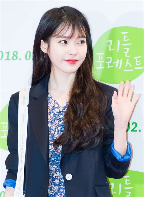 Iu (아이유) is a south korean solo singer and actress. IU (Sängerin)/Diskografie - Wikipedia
