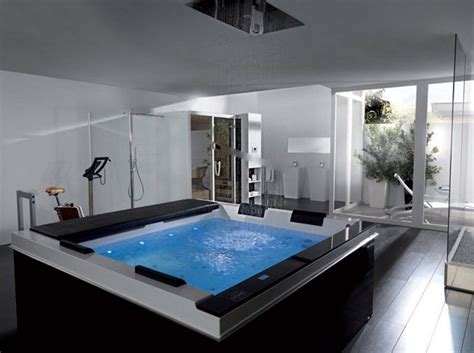 Home Spa Style Jacuzzi With Therapeutic Water Jets And Built In Music