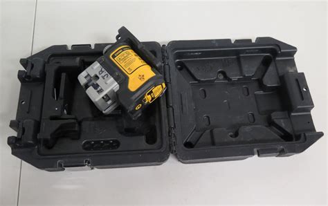 DeWalt DW089 Self-Leveling 3 Beam Line Laser in Hard Case - Oahu Auctions