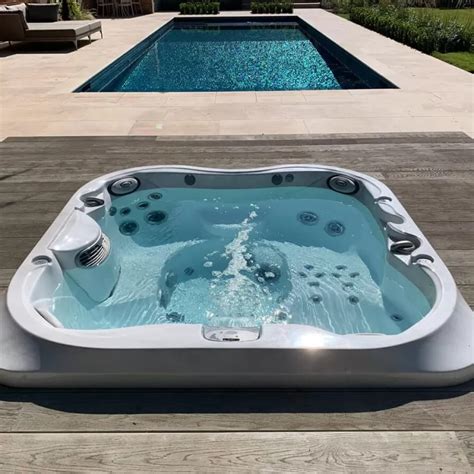 Hot Tubs Jacuzzis Surrey Hampshire And Berkshire Falcon Pools