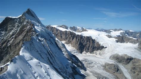 1600x900 Matterhorn Mountain Solvay Hut Snow 1600x900 Resolution
