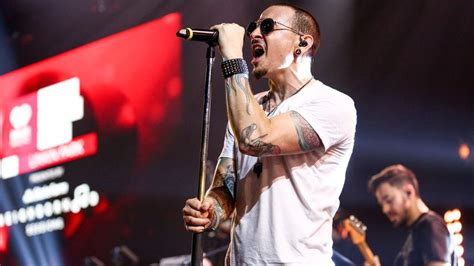 Chester bennington was open about the traumas in his childhood that led him into a serious drug bennington was molested from the age of seven until he was 13 by a friend who was a few years. Zwei Jahre nach Tod: Chester Benningtons Witwe neu verlobt ...