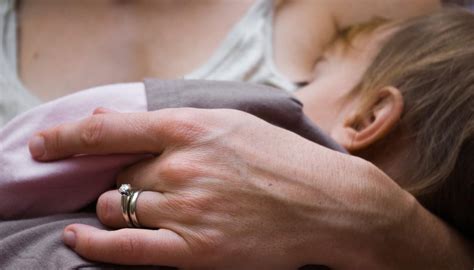 Why I Quit Breastfeeding On Day Five Kiwi Mum Shares Her Story
