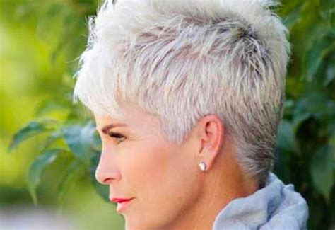 Best Short Haircuts For Older Women