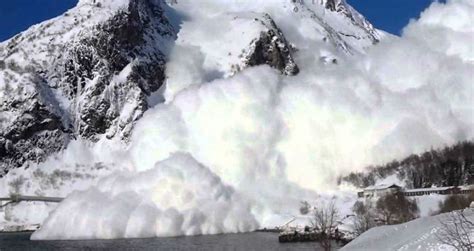 Heavy Snow Poses Landslide Avalanche Threat In Kashmir Ladakh