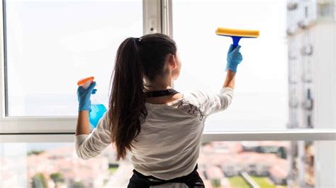 Der Unglaubliche Trick Um Fenster Zu Putzen Und Zum Glänzen Zu Bringen