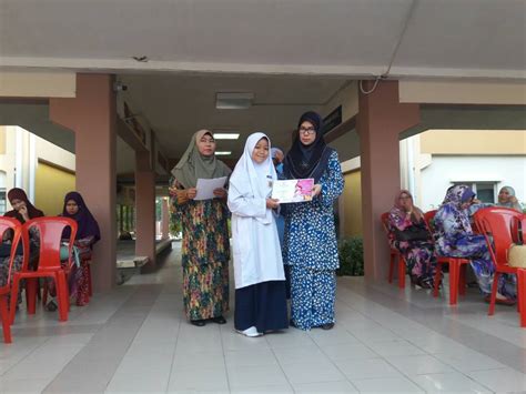 Teks ucapan 2021 induction programme for judicial commissioners 29 march 2021, opening remarks by tun tengku maimun binti tuan mat, the chief justice of malaysia. LAPORAN PERHIMPUNAN MINGGUAN SESI PAGI (MINGGU 16) ~ SK ...