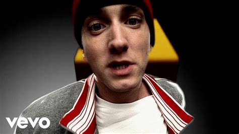 Bonnet Rouge De Eminem Dans Eminem Without Me Official Video Spotern