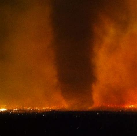 Giant Fire Tornado Whirls Above Idahos Soda Blaze