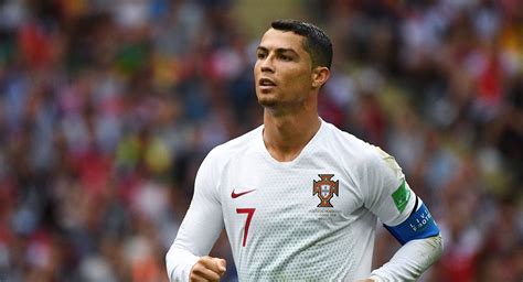125 385 013 · обсуждают: Португалец Криштиану Роналду стал лучшим футболистом XXI ...
