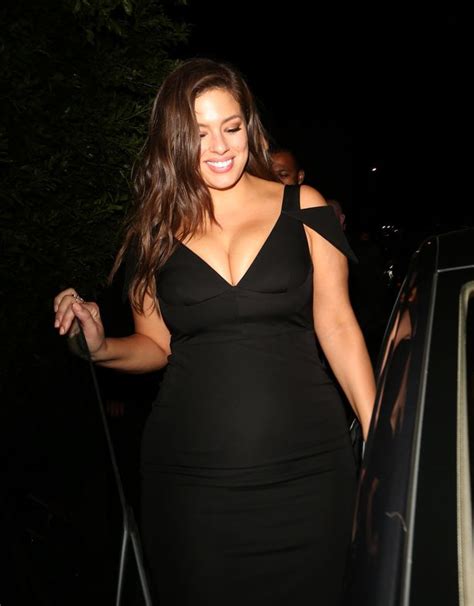 Ashley Graham Shows Off Eye Popping Cleavage In Skin Tight Lbd At Pre