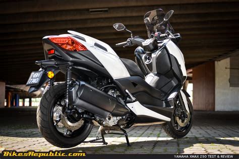 The yamaha xmax 250 indeed feels premium with the presence of enriching comfort and convenience features usually found in. 2018 Yamaha XMAX 250 Test & Review - BikesRepublic