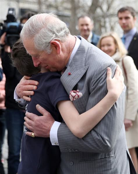 Jahrestag seiner einführungszeremonie als prince of wales gefeiert. Prince Charles embraced a young boy in Bucharest, Romania ...