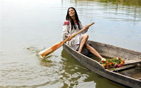 480x854 Resolution Woman Rowing The Boat Hd Wallpaper Wallpaper Flare