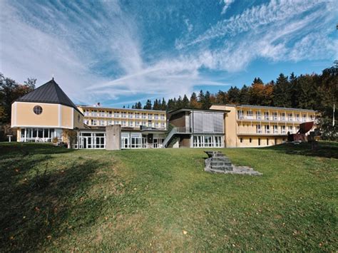 Schauen sie sich 1 bilder an und lesen sie 12 bewertungen. Martin-Niemöller-Haus, Tagungshotel in Schmitten ...