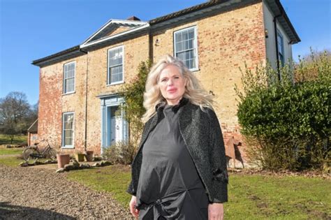 Aristocrat In Eviction Row Over Norfolks £3500 A Month Old House Uk