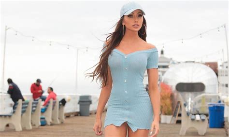 Holly Sonders Heats Things Up With Jaw Dropping Button Down Dress Fitness Gurls Magazine