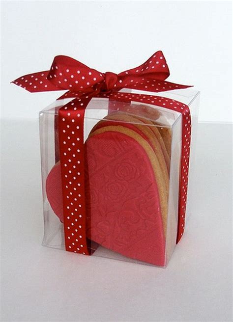 If you're looking for more romantic gift ideas for your valentine, look no further! Valentine's Day Gift Wrapping Ideas | Cookie wrapping ...