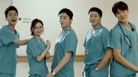 Hospital playlist 2 / seulkirowoon uisasaenghwal 2 / 슬기로운 의사생활 2. Hospital Playlist Episode 10: Jung Won Resign? Perhatian ...