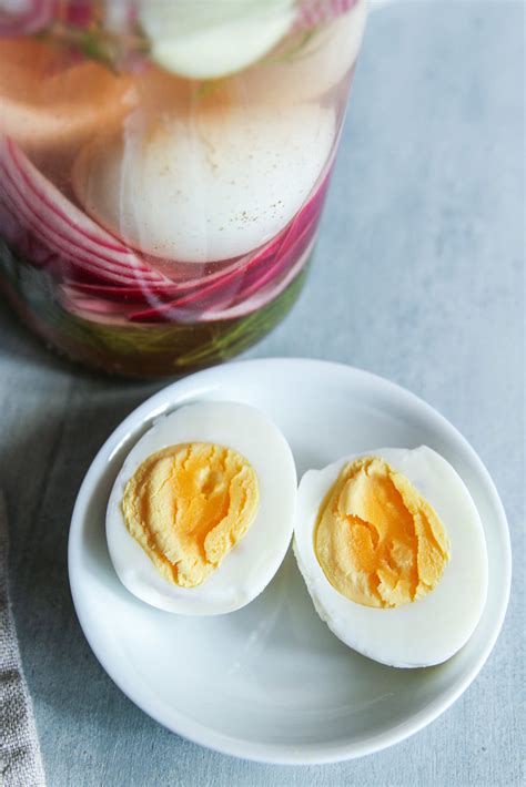 Quick Pickled Eggs - Sweetphi