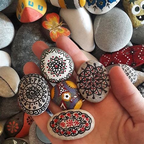 35 DIY Ideas of Painted Rocks | Do it yourself ideas and projects