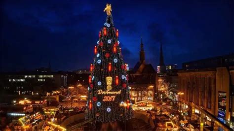 Pohon Natal Tertinggi Di Dunia Parboaboa