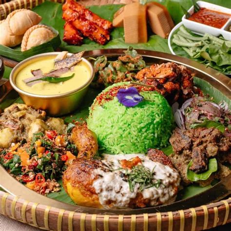 Hidangan bersaiz besar ini menggabungkan beberapa makanan barat dalam satu sajian, memang menarik, sedap dan mengenyangkan! E-Bazaar, Khidmat Penghantaran Makanan Dan Pandu-Lalu ...