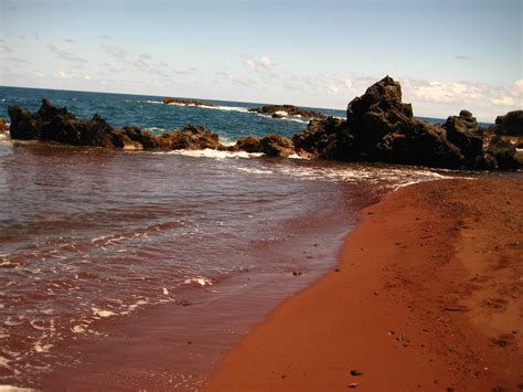 Red Sand Beach On Kaihalulu Bay An Exotic Pocket Beach In Maui Only