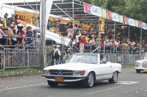 Caleños Y Turistas Se Deleitaron Con El Desfile De Autos Antiguos Y Clásicos En La 56 Edición De