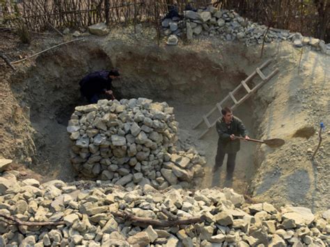 Rush To Build Bunkers In Kashmir As Fears Grow Pakistan Gulf News