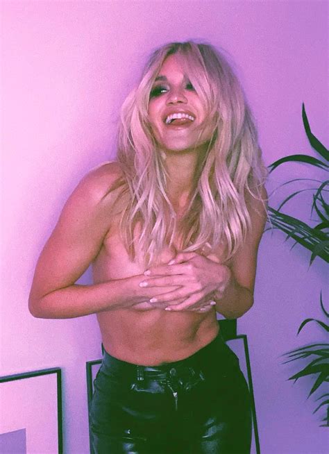 Pussycat Dolls Star Ashley Roberts Topless As She Gets In The Bank