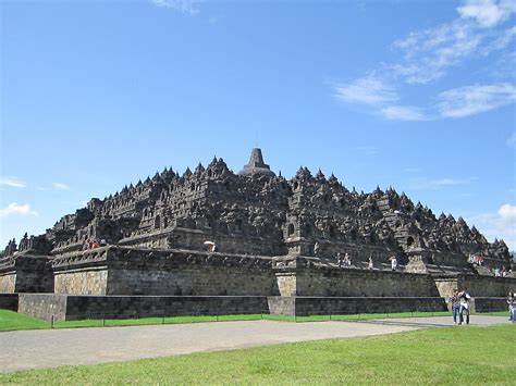 Ghé Thăm đền Borobudur Di Tích Phật Giáo Lớn Nhất Trên Thế Giới