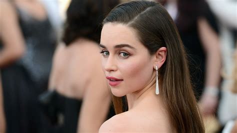 Emilia Clarke The Game Of Thrones Actress Hd Wallpaper Hd Wallpapers