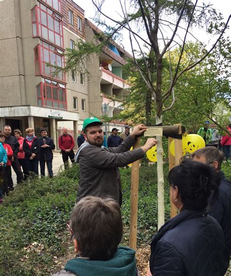 Hier finden sie immer die richtige. WOWI unterstützte auch in diesem Jahr den Lennéparkputz ...