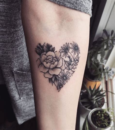 A leafless rose,this was fun!.i like roses.there like people,they each have their own shape! Heart Shaped Rose Tattoo Design #beautytatoos # ...