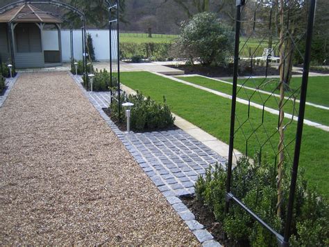 Stabilised Golden Gravel Garden Path With Dark Grey Granite Setts