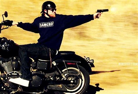 Charlie Hunnam Shooting Backwards On The Show Soa Sons Of Anarchy