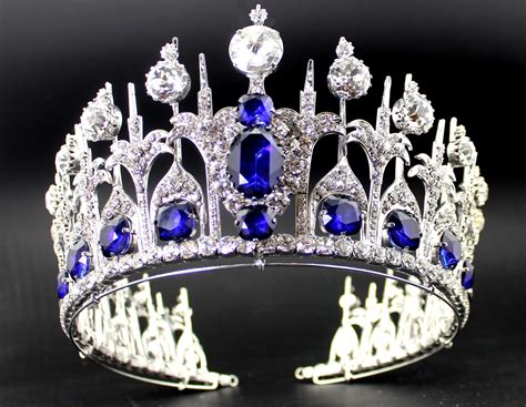Tiaras De La Monarquía Joyas Que Enaltecen La Belleza De Las Royals