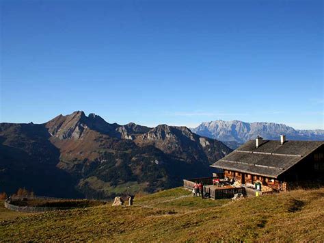 7 almen im nationalpark gleich vom hotel aus in kurzer zeit erwanderbar nach dem motto raus aus der huettenwirtstür, rein ins wandervergnügen die gesunde regionale und unverfälschte küche 250 m2 wellness auf 2 etagen mit dem ruhebereich himmelgucker Almen im Großarltal - Das Tal der Almen
