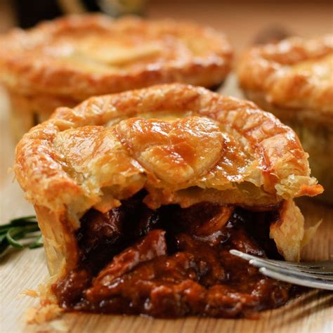 Beef Stout And Caramalised Onion Pie Beef Pie Recipe Meat Pie Recipe