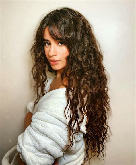 Secreto De Amor Camila Cabello y tú G P Flequillos de cabello rizado Ideas de cabello largo