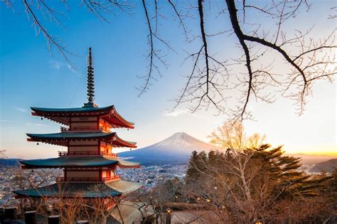 Fujiyoshida Japón En La Pagoda Chureito Y El Monte Fuji Al Atardecer