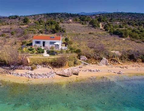 Sie suchen nach einem haus mit meerblick oder direkt am meer in kroatien? Ferienhaus in Alleinlage direkt am Sandstrand auf der ...