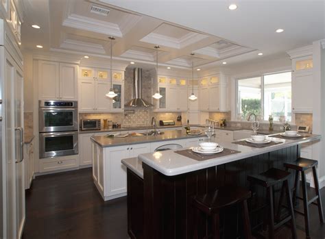 Both offer a luxurious, yet unpretentious, fine dining experience. Kitchens & Baths » Alena Capra Design